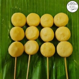 ลูกชิ้นปิ้งยืนรอ & ขนมครกชาววัง(ชานเมือง6)