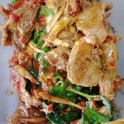 หมูชิ้นผัดไข่เค็มราดข้าว