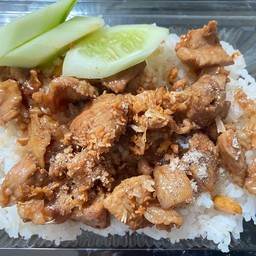 ข้าวหมูทอดกระเทียม