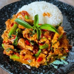 ผัดพริกแกง หมู