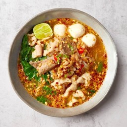 ก๋วยเตี๋ยวต้มยำหมูตำลึง