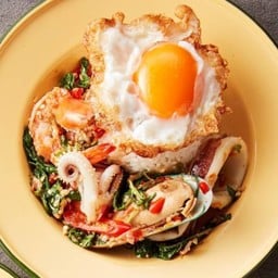 ข้าวราดกะเพราทะเลรวม (ราคาไม่รวมไข่ดาว)