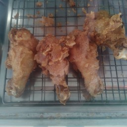 น่องไก่ทอดน่องละ