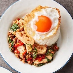 ข้าวราดกะเพราหมูสับ + หมูยอ (ราคาไม่รวมไข่ดาว)