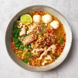 ก๋วยเตี๋ยวต้มยำหมูตำลึง