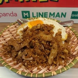 ข้าวกระเพราหมูกรอบ ติดกรอบ ตลาดแกรนด์