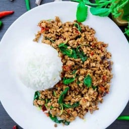 ตาต้ากะเพราพริกแห้ง