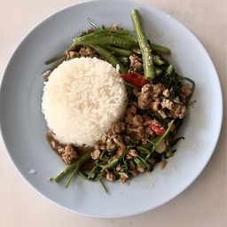 ผัดผักบุ้งไฟแดงหมูสับ