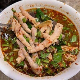 ต้มแซ่บตีนไก่