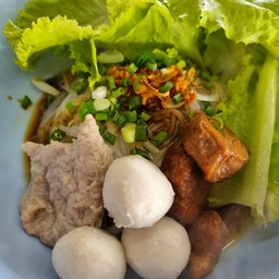มาม่า(น้ำ)ลูกชิ้นหมู,หมูตุ๋น,หมูเด้ง