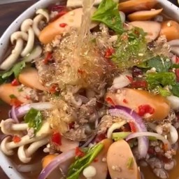 ยำวุ้นเส้น+ไส้กรอกไก่หนังกรอบ+ไก่สับ