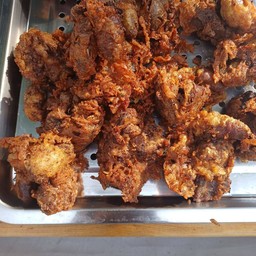 ข้าวเหนียวหมูพ่อเฟย