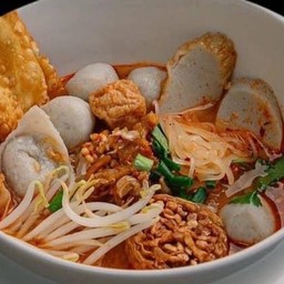กินเตี๋ยว ลูกชิ้นปลาทำเอง ลูกชิ้นแคระ สาขาพันท้ายฯ