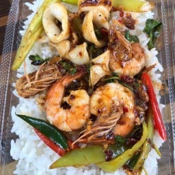 อู่กะเพรา ข้าวกะเพราพริกแห้ง รสจัดจ้าน หนองเพรางาย ไทรน้อย