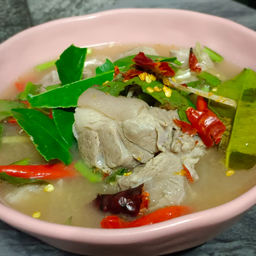 ต้มยำขาหมูเลาะกระดูก (เนื้อนุ่ม)