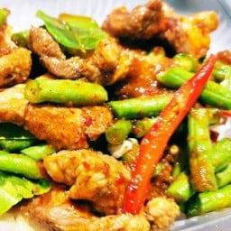 ข้าวพริกแกงหมู