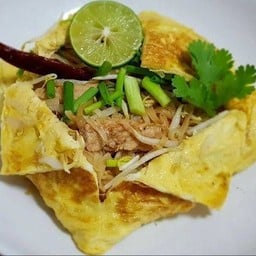ผัดหมี่โคราชห่อไข่