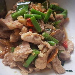 ข้าวผัดกะปิถั่วฝักยาว