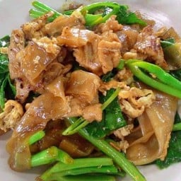 ผัดซีอิ๊วหมูชิ้นเส้นใหญ่