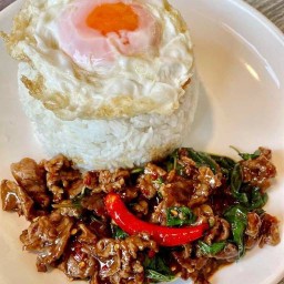 ข้าวกระเพรา&ข้าวมันไก่  "ร้านชำชมพู" (เกาะน้ำใส) "ร้านชำชมพู" สี่แยกเกาะน้ำใส