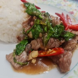 ข้าวกะเพราเนื้อกรอบ