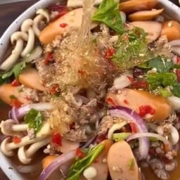 ยำเส้นแก้ว+ไส้กรอกไก่หนังกรอบ+หมุสับ