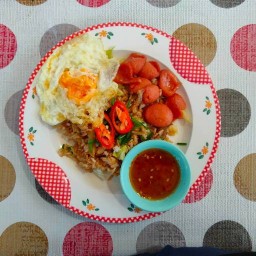 ร้านฟินฟิน อาหารตามสั่ง ผัดไทย หอยทอด ก๋วยเตี๋ยว จารูพัฒนา