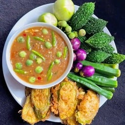 ชุดน้ำพริกกะปิ (ชุดพุงกางอิ่มแป้) ปลาทูทอด 1 ตัว   ไข่ชะอม   ข้าว 1 ถ้วย  ชุดผัก