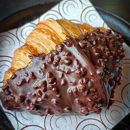 CHOCOLATE CROISSANT