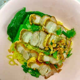 บะหมี่หมูกรอบ