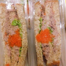 แซนด์วิชทูน่า+ไข่กุ้ง 2 ชิ้นลดพิเศษปกติ68