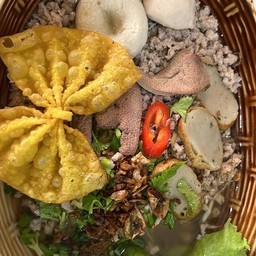 ก๋วยเตี๋ยวหมู..น้ำใส..หมูสับ ตับ ลูกชิ้นหมู & ปลา