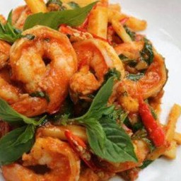 ข้าวราดพริกแกงหน่อไม้สดผัดกุ้งโหระพา