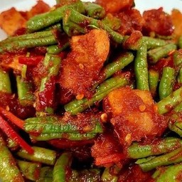 หมูสามชั้นผัดพริกแกง (กับข้าว)