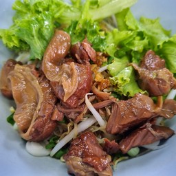 เส้นหมี่(แห้ง)หมูตุ๋น