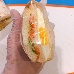 ไข่ดาวนึ่ง+ปูอัด (เบอร์เกอร์)