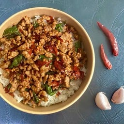 ยำปากแซ่บ กะเพราปากเบิร์น - บ้านเลขที่154