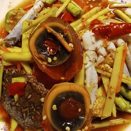 ตำมะม่วงปูม้าใส่ใข่เยี่ยวม้า