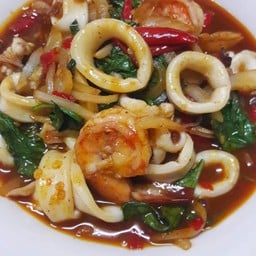 ข้าวผัดพริกเผาทะเล