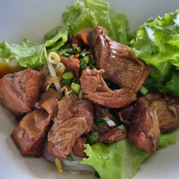 เส้นใหญ่(แห้ง)หมูตุ๋น