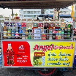 Angle ผู้หญิงขายน้ำ (น้ำจรวดและชาชง) หาดชลาทัศน์ สงขลา