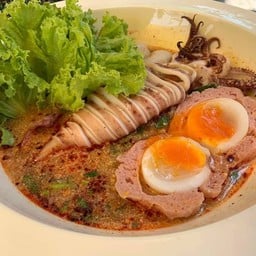 ก๋วยเตี๋ยวหมึกใหญ่ไข่โต