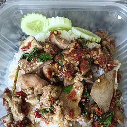 ข้าวกะเพราเครื่องในไก่ ต้องเบิ้ล