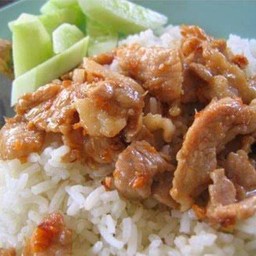 หมูทอดกระเทียมราดข้าว