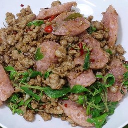 ข้าวกะเพราแหนมหมู