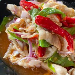 ยำหมูลวก