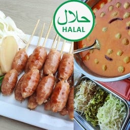 ยำลูกชิ้น & วาฟเฟิล นมสด &ขนมจีนเขียวหวานปลากราย  ฮาลาล100% ตลาดวงเวียนอ่อนนุช46 หมู่บ้านมิตรภาพ ตลาดปิง มาร์เช่