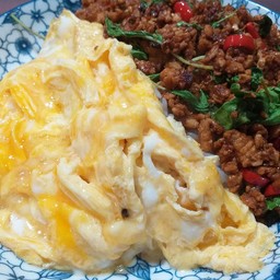 กระเพราไก่ไข่ข้น