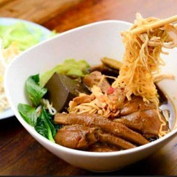 บะหมี่เเห่งไก่ตุ๋น เพิ่มน้ำซุป