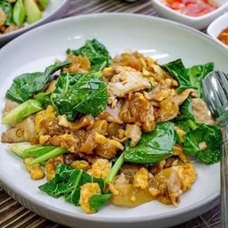 เส้นใหญ่ผัดซีอิ๊วหมู